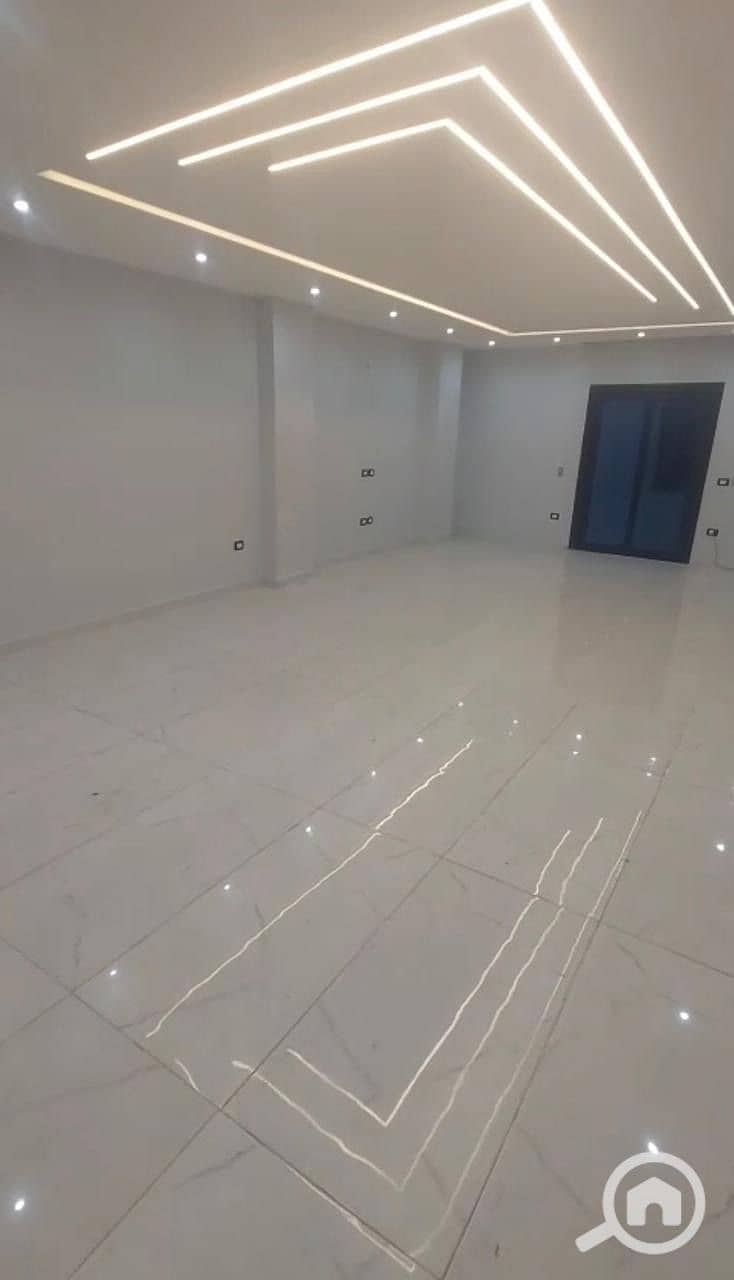 2 7348561c-1ae6-4082-8d8b-6d53fbe18594. jpeg