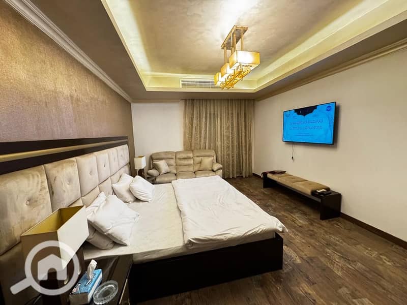 21 7680881e-4a1a-49e9-aab0-47f30e62b7c1. jpeg