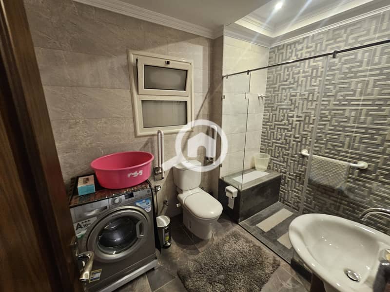 4 e767acde-e967-43d9-812f-aadc2d722a87. jpeg