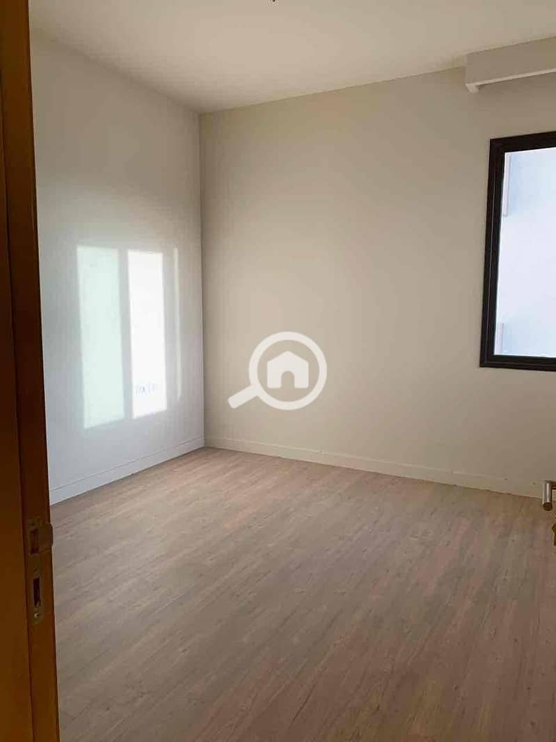 3 4b045392-0e39-4df6-8f23-7d00f7f38652. jpg