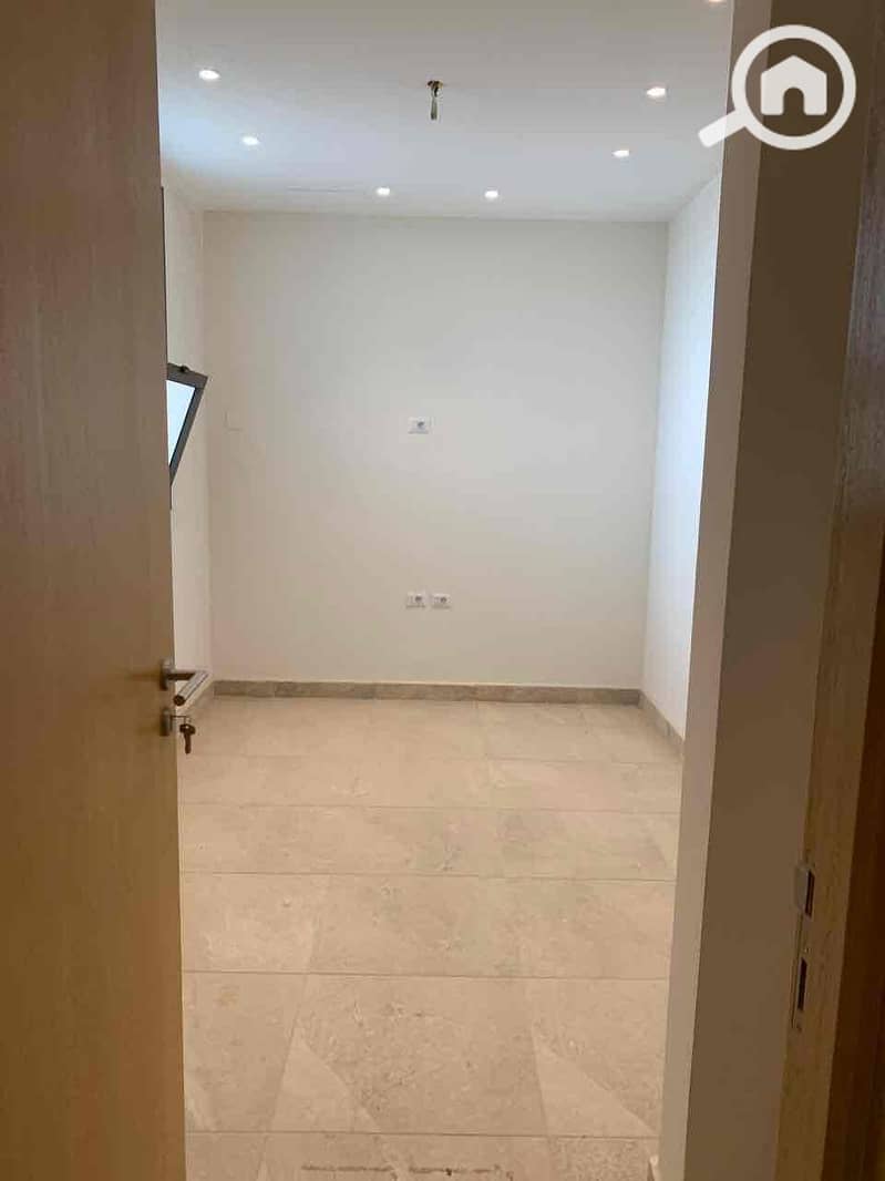 4 e51753ec-3e46-4634-b118-84450124df81. jpg