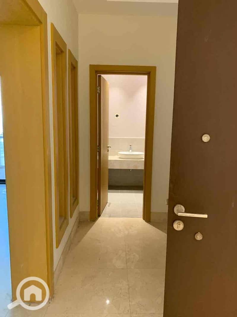 6 c87bb0b4-80f0-42da-83fa-df8351aa1ddb. jpg