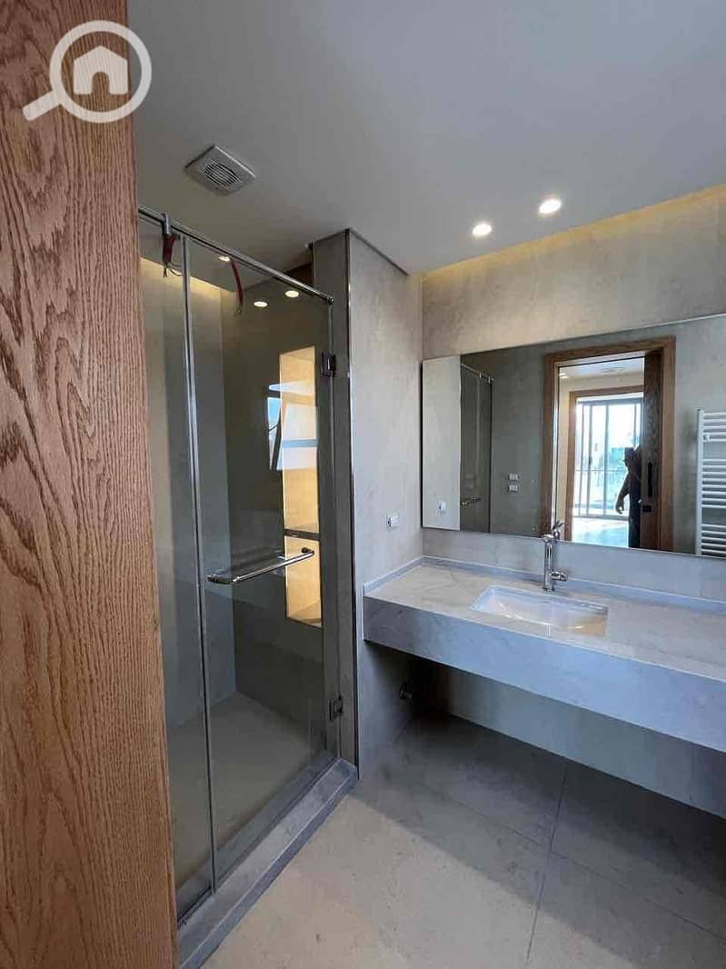 4 e21400b6-8a39-49c3-9755-41445200814e. jpg