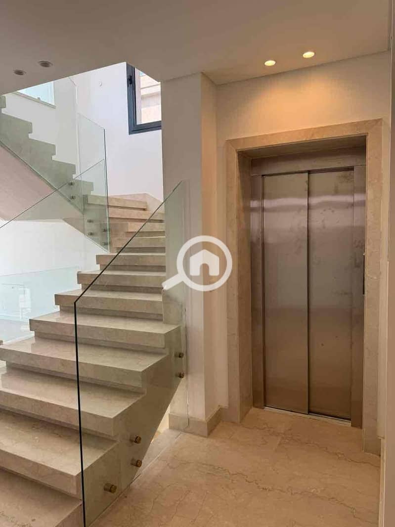 7 d8eee4ab-495c-4040-a877-d215a66f0511. jpg