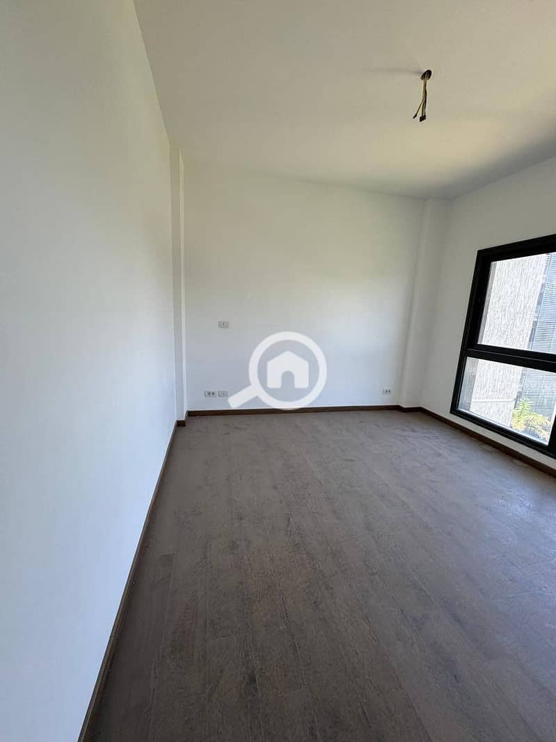 4 98e462cc-7848-48f8-9e1d-9fdee803108e. jpg