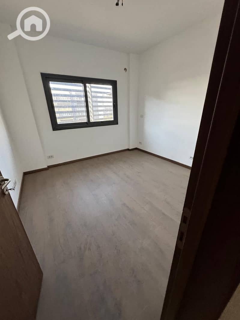 4 dfd3681c-38a2-440b-9ef1-ac6fff2e0470. jpg