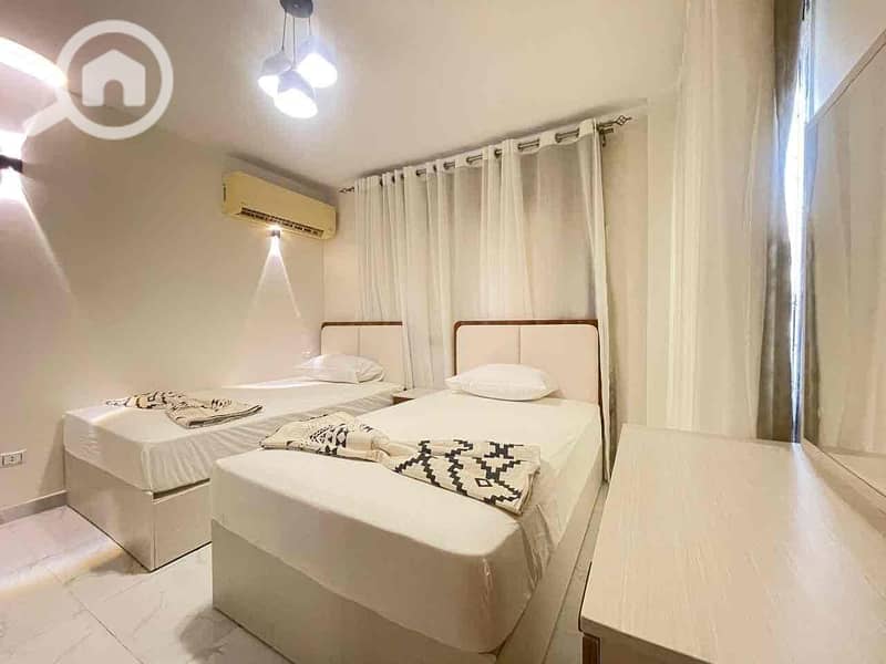 7 0a899f24-c7ac-421b-8163-2161334e70bd. jpg