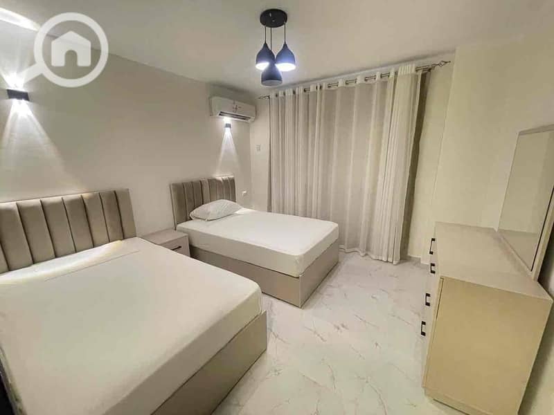 12 6b6c9642-7bb1-46e9-ad16-8702226f5ea3. jpg