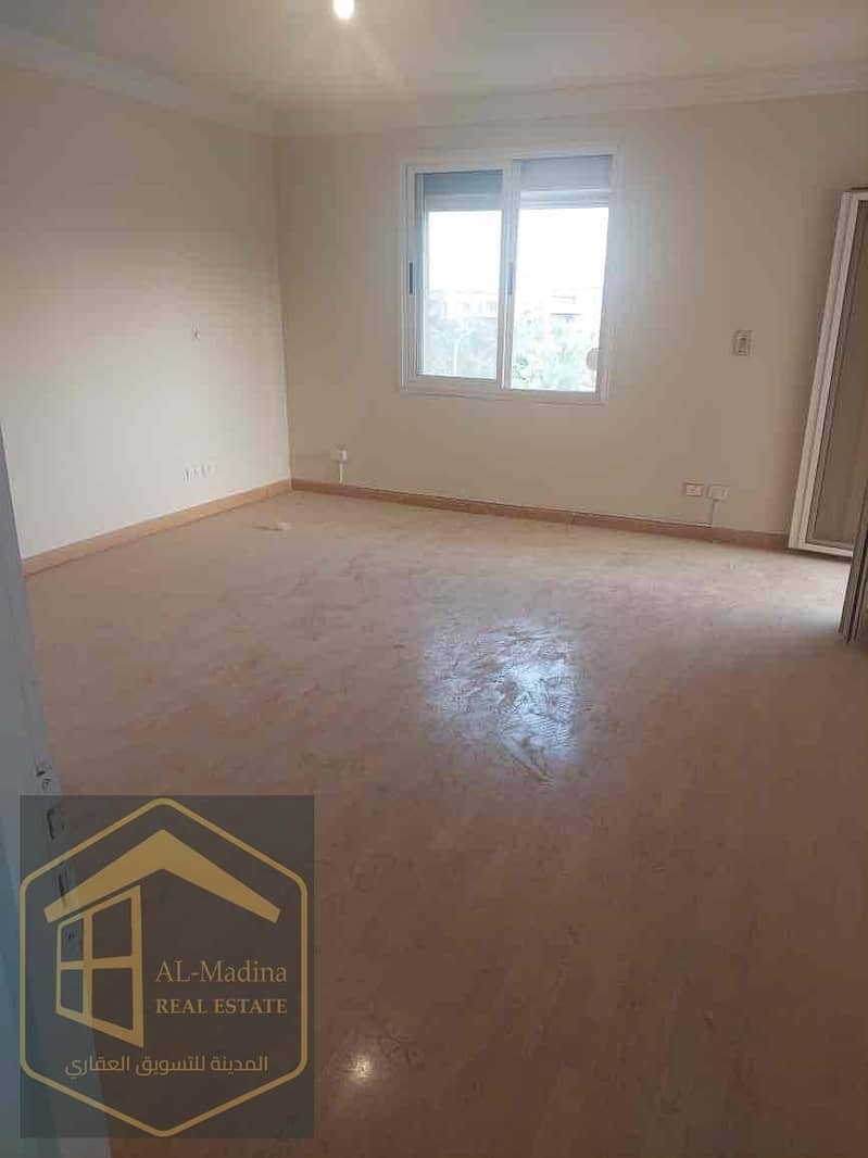 9 0c692dd4-0ee0-44fd-9c8b-60c4a902fb3c. jpg