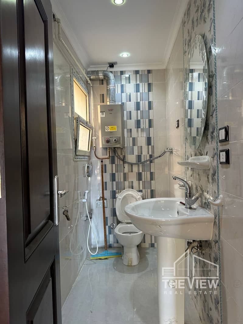 4 WhatsApp Image 2025-12-11 at 10.35. 21_b52dfc90. jpg