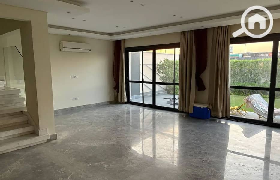 3 7470113-f0e1eo_1400x900. jpg