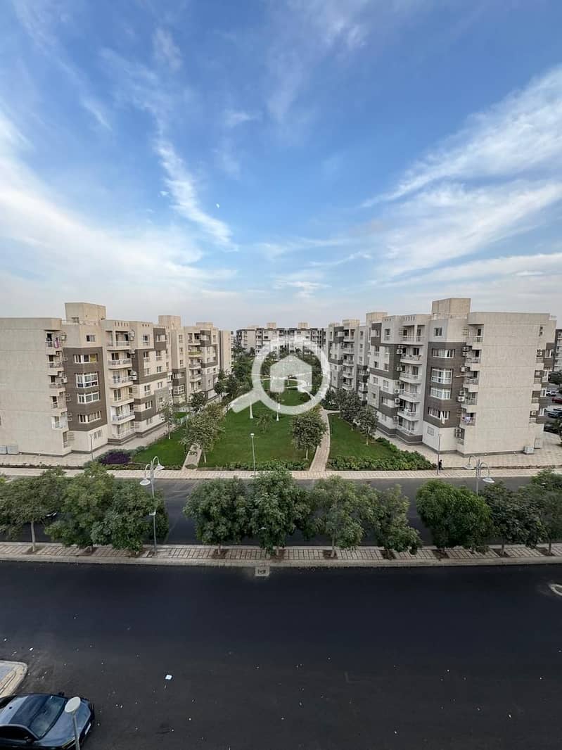 4 57f84580-d14a-42d5-9e3f-72cae4a56730. jpg