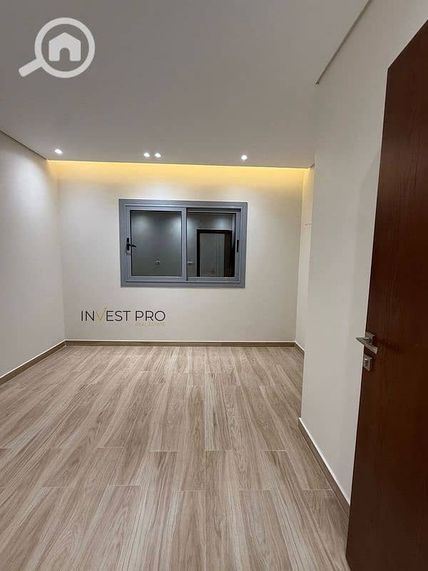 12 WhatsApp Image 2025-12-10 at 10.55. 34 PM (1)_600x800. jpg