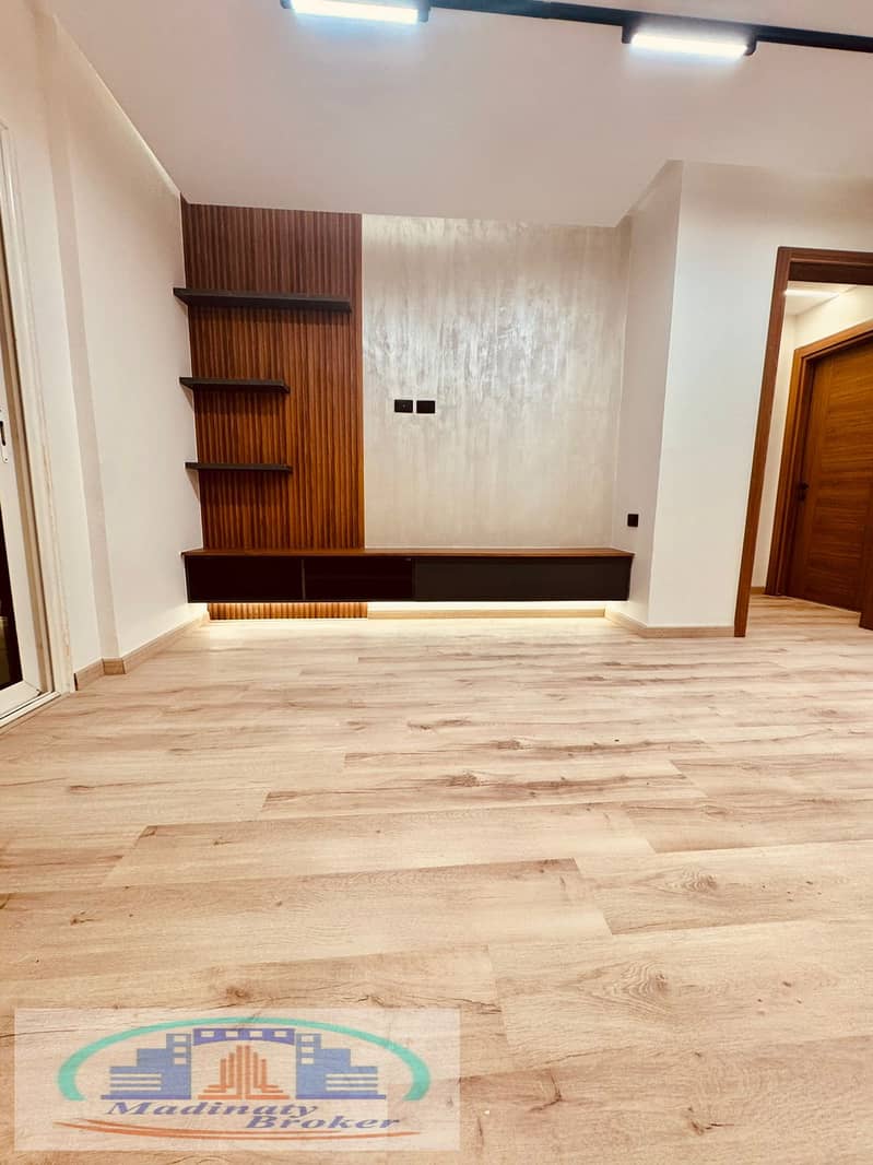 8 b64f37ac-1aeb-47e0-94a2-68e0962d68b3. jpeg