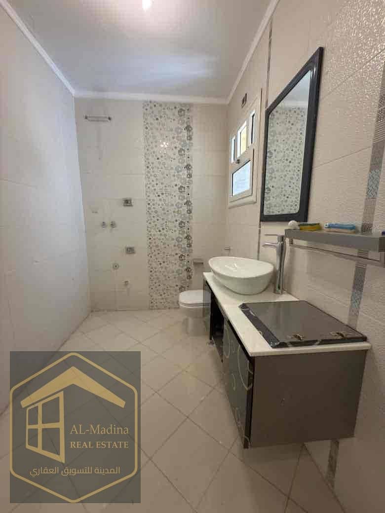 7 cd6595b5-4bf9-4cc6-aa55-17d1b28ffe2f. jpg