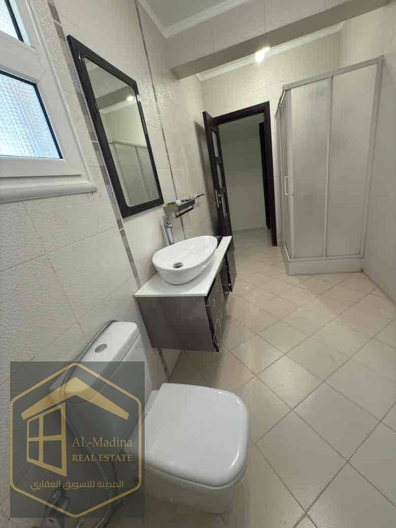 12 b98a3641-083b-4566-b7cb-bf44b17e8a07. jpg