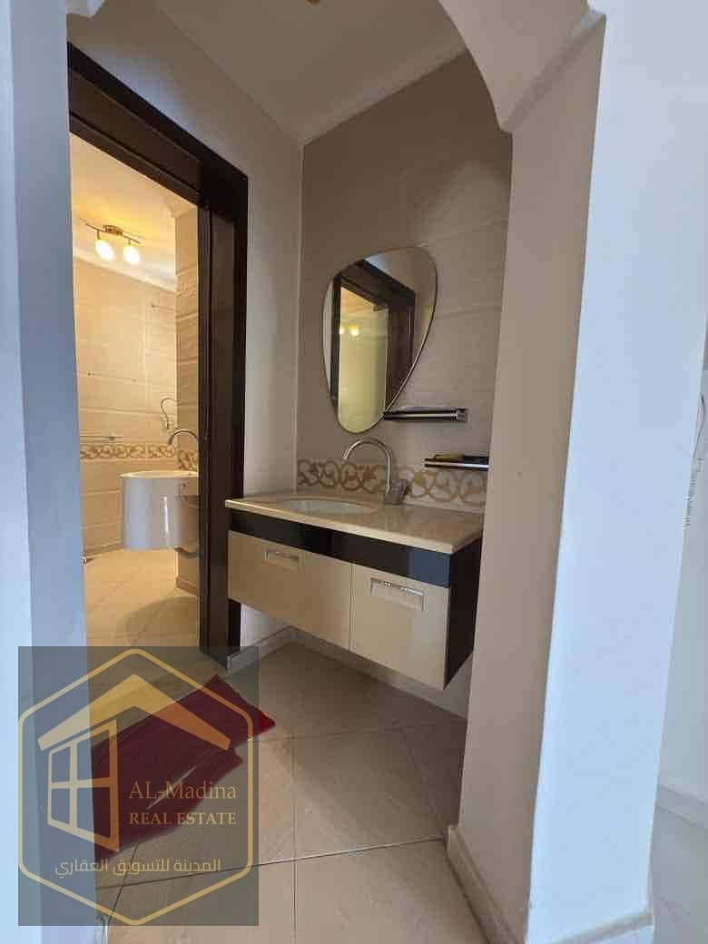 15 84a410ba-401c-413f-b4a6-606bc709d539. jpg