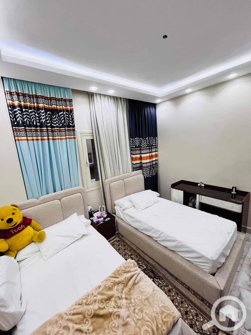 3 c3ca28e2-9d81-4d70-9a4c-acb4ac2c4438. jpg