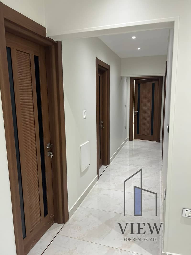 12 WhatsApp Image 2025-10-20 at 20.00. 58_05832819. jpg