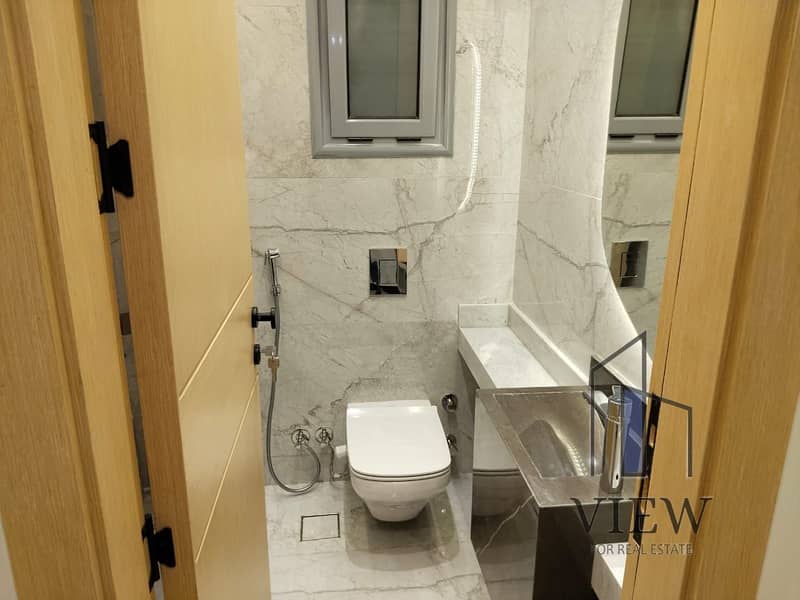 7 WhatsApp Image 2025-11-02 at 11.00. 32_7b9c8b73. jpg