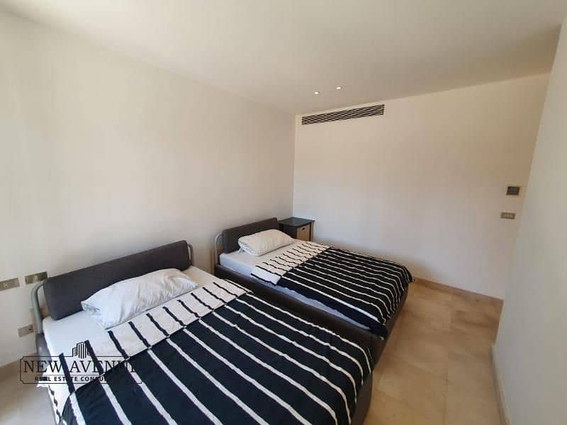 12 f32d41a4-19bb-4ed4-8bce-6b0e1c4a7448. png