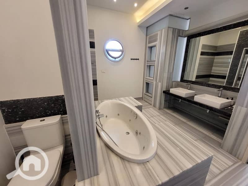 13 e1c491ff-d83f-4b33-bc15-def358117497. jpeg