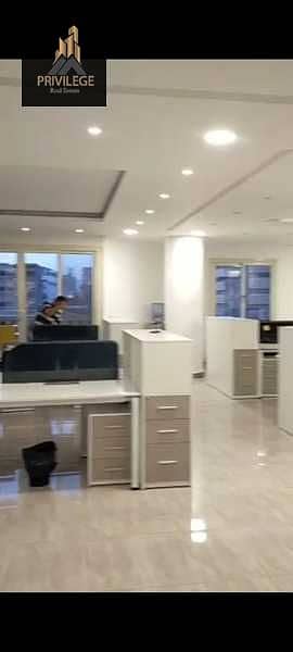 4 dPDB49btBNMAFyzs4G6SdBKbzbQtWX0by4b28F9P. jpg