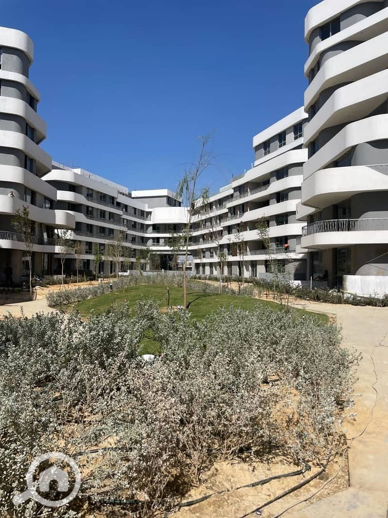 10 f5fd8fbe-b290-47b4-96f6-bcd83f1258d9. jpg