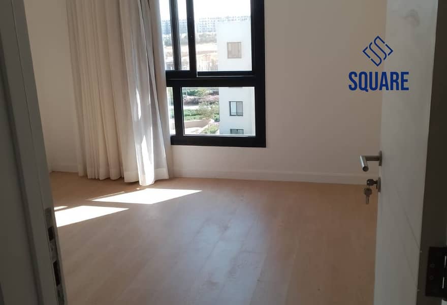 10 37db03d2-79a9-4703-adb0-52e9e0493d03. jpg