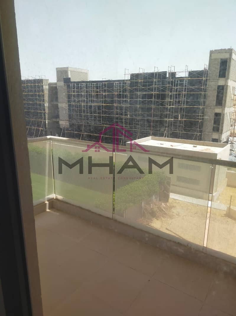 photo_5891047078606081154_y. jpg