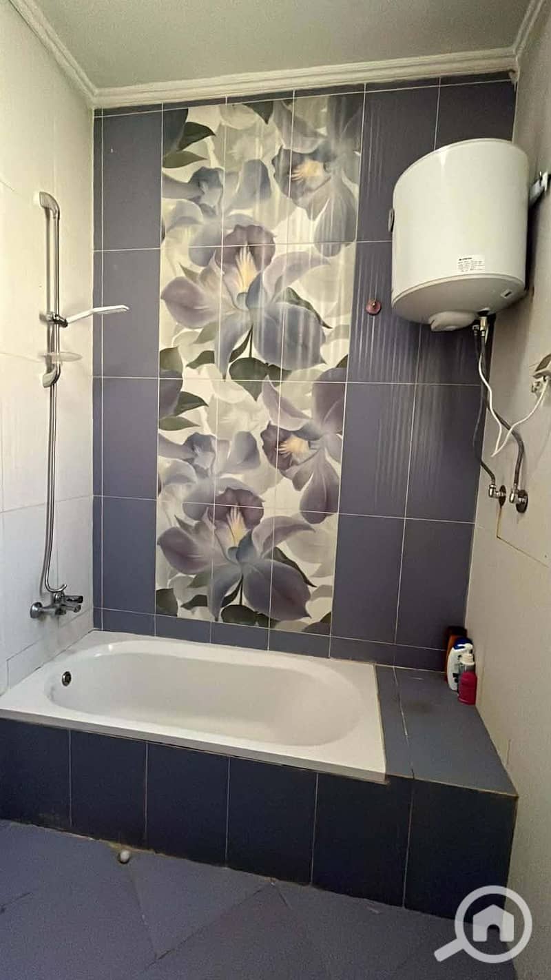 4 5e466555-ae57-41f3-a9ed-cd29476d6640. jpg