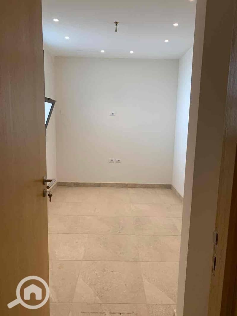 8 e51753ec-3e46-4634-b118-84450124df81. jpg