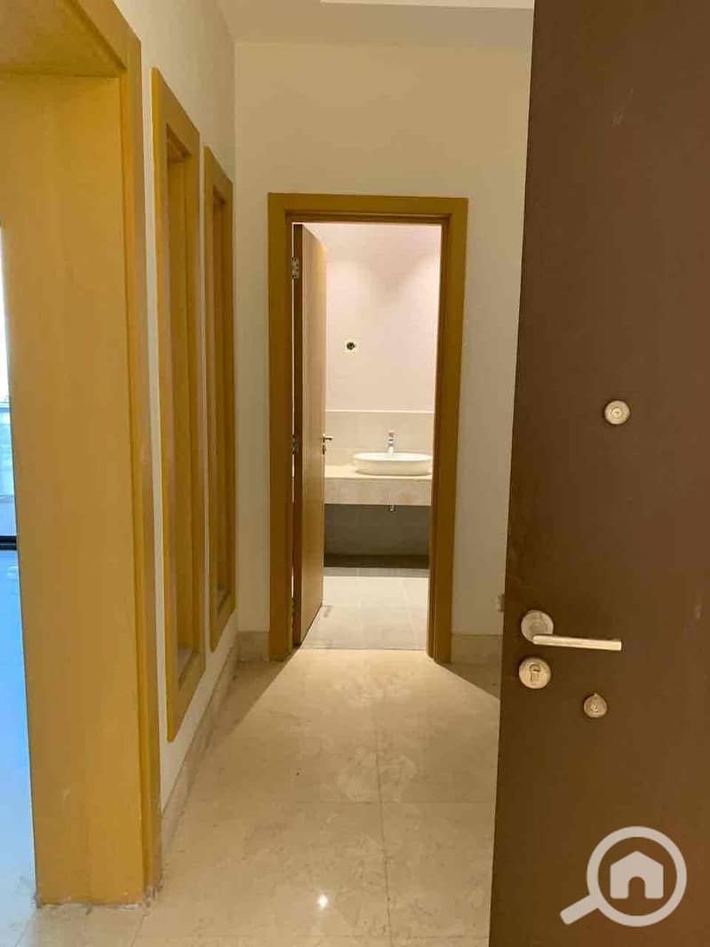 9 c87bb0b4-80f0-42da-83fa-df8351aa1ddb. jpg