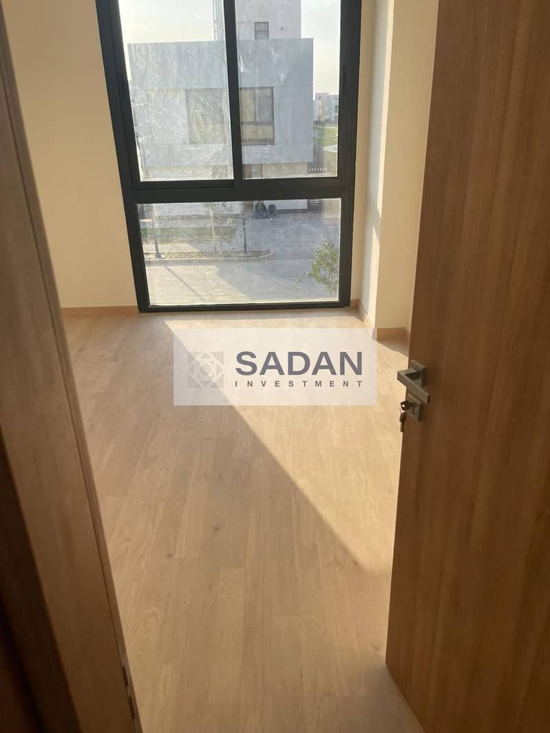 7 b9cd4693-41a6-40c8-9cda-9c97c7253efc. jpeg