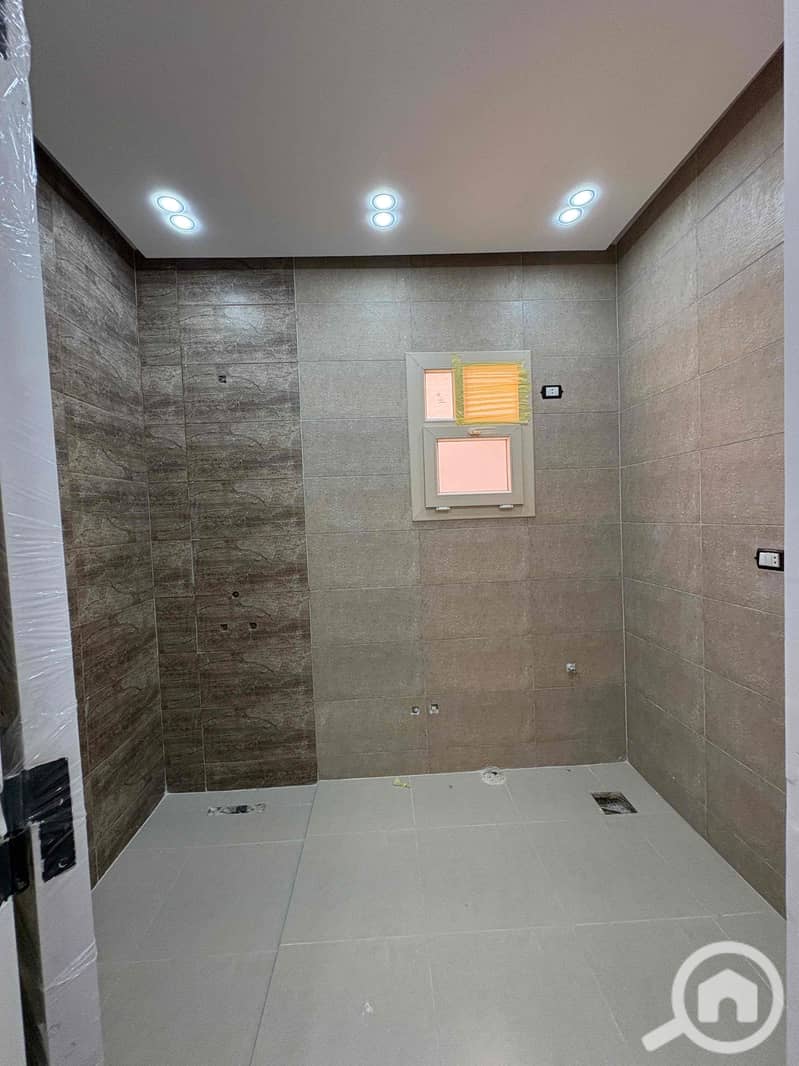 10 1bcea85e-a4aa-4bcd-9ebf-2fa0c64332ea. jpg