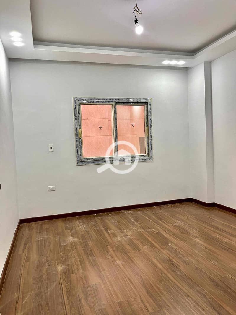 11 acc7f7e2-51a5-4389-b0a0-4a89999dd6bb. jpg