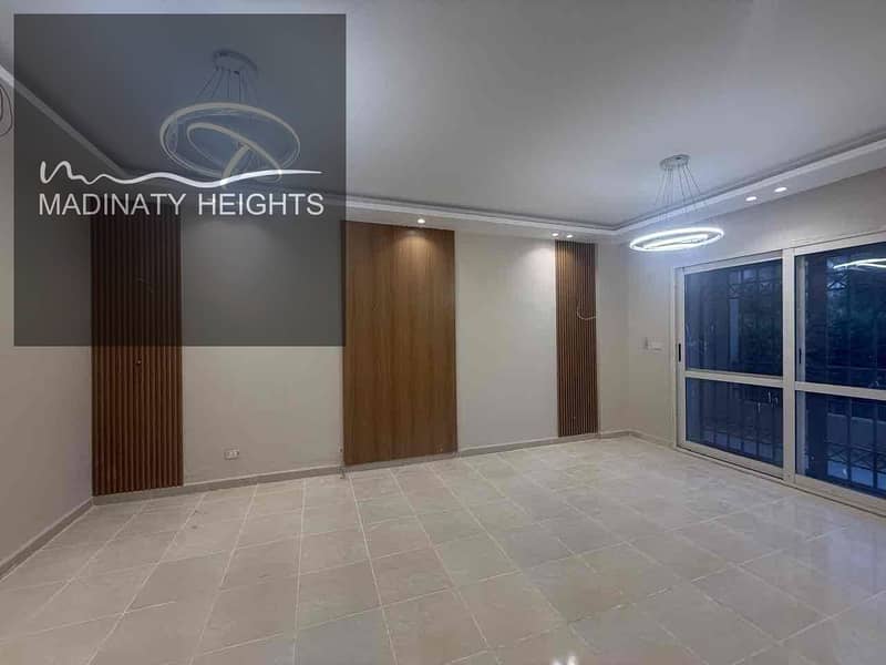 2 043904e1-bd79-40d9-8a30-7b07cfd1371f. jpg