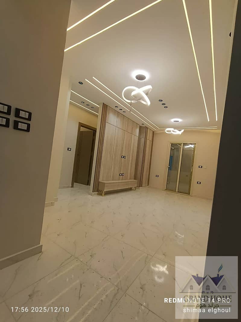 12 e80df942-bd3a-4c5a-ade2-cd6db4999d93. jpg