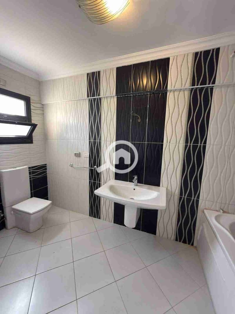 8 FB_IMG_1765450375751. jpg