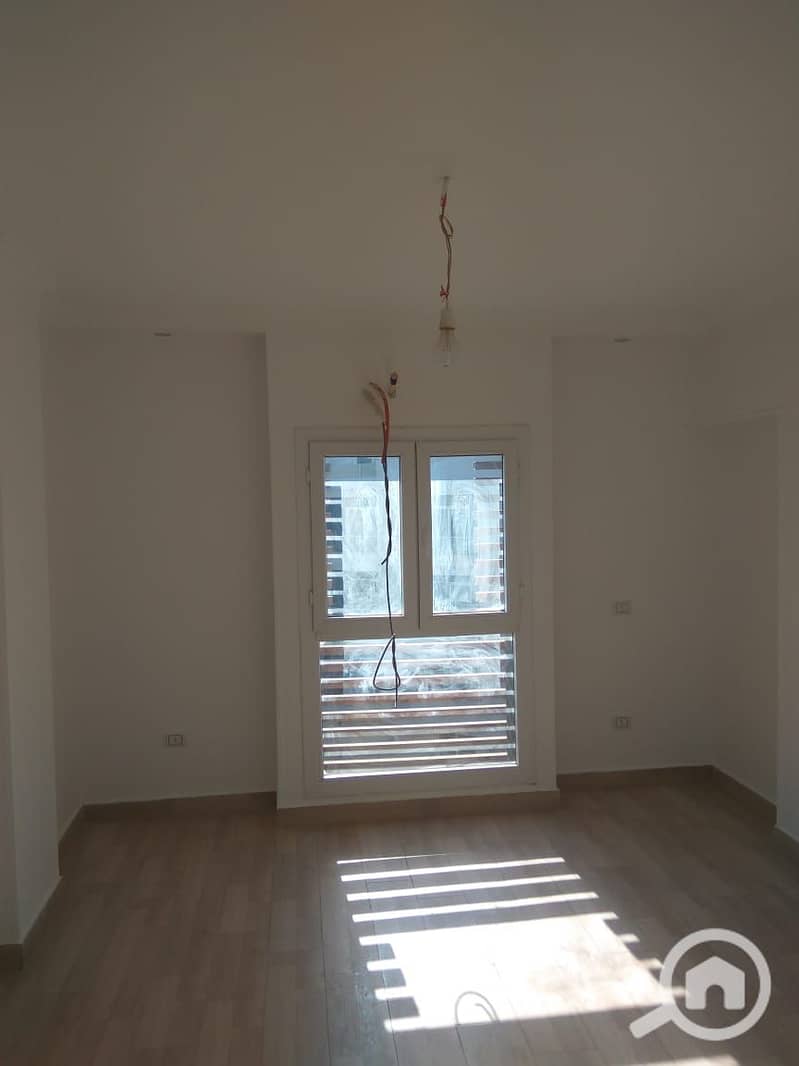 4 542c98b9-cdb7-4299-a161-d6326fdbd6e2. jpg