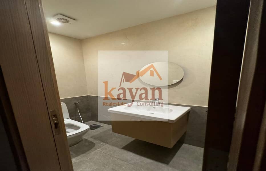 16 afd5ba77-ca1a-42d3-817d-f99d145a5bba. jpg