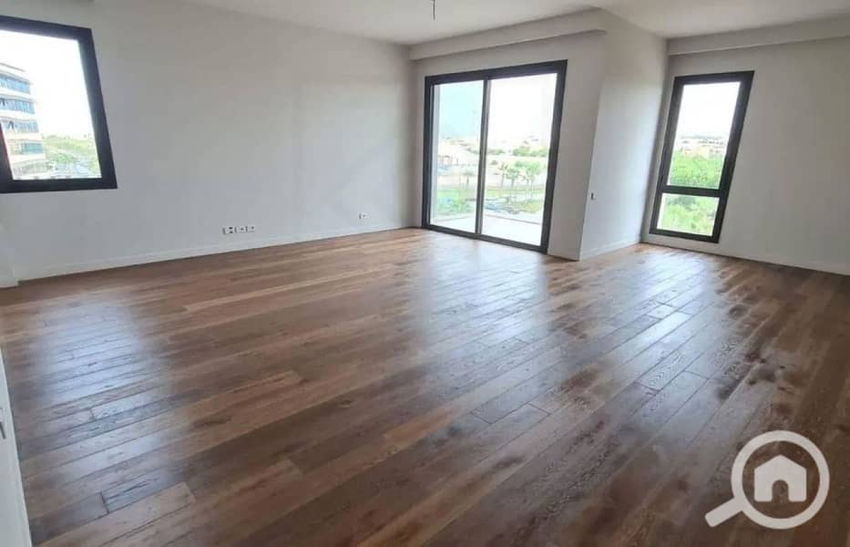 3 8245253-f8581o_1400x900. jpg