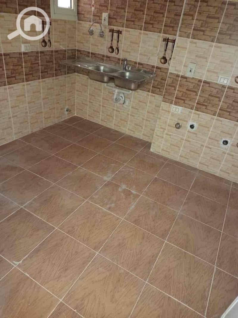 3 872684f7-5a43-438d-8a88-03a5881fc1e7. jpg