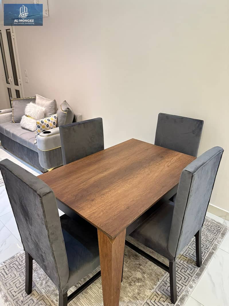 4 a2ec077d-ba48-4fa8-8f73-fb2e5d9e4280. jpg