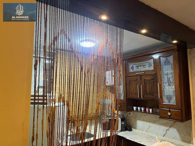 8 044b04fd-7437-4621-b2e8-f82181586758. jpg