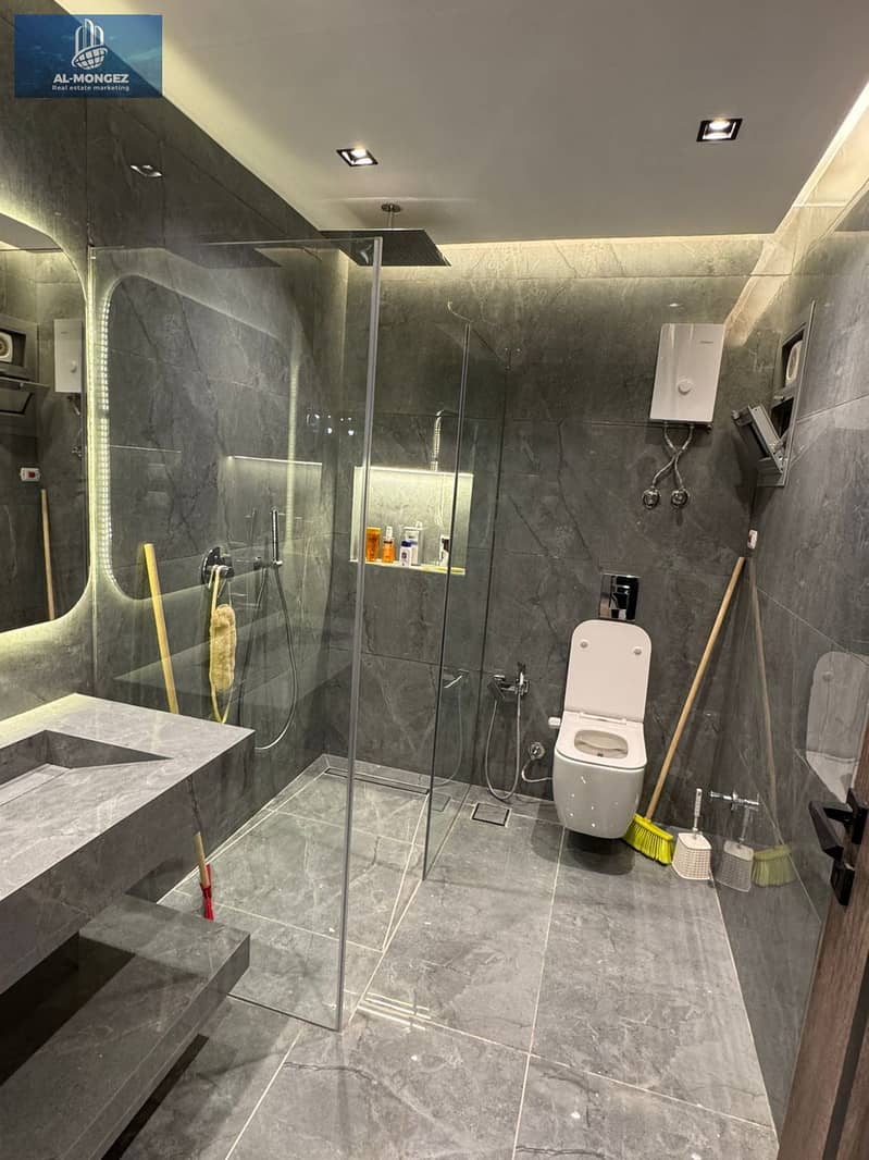 12 f812de60-7b6d-4d88-8c1c-1427c58ed3e8. jpg