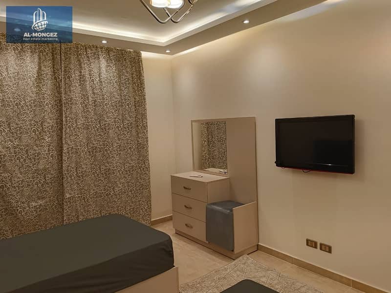 12 dea5c1f5-14b2-4468-a2d7-57785a1c5a3f. jpg