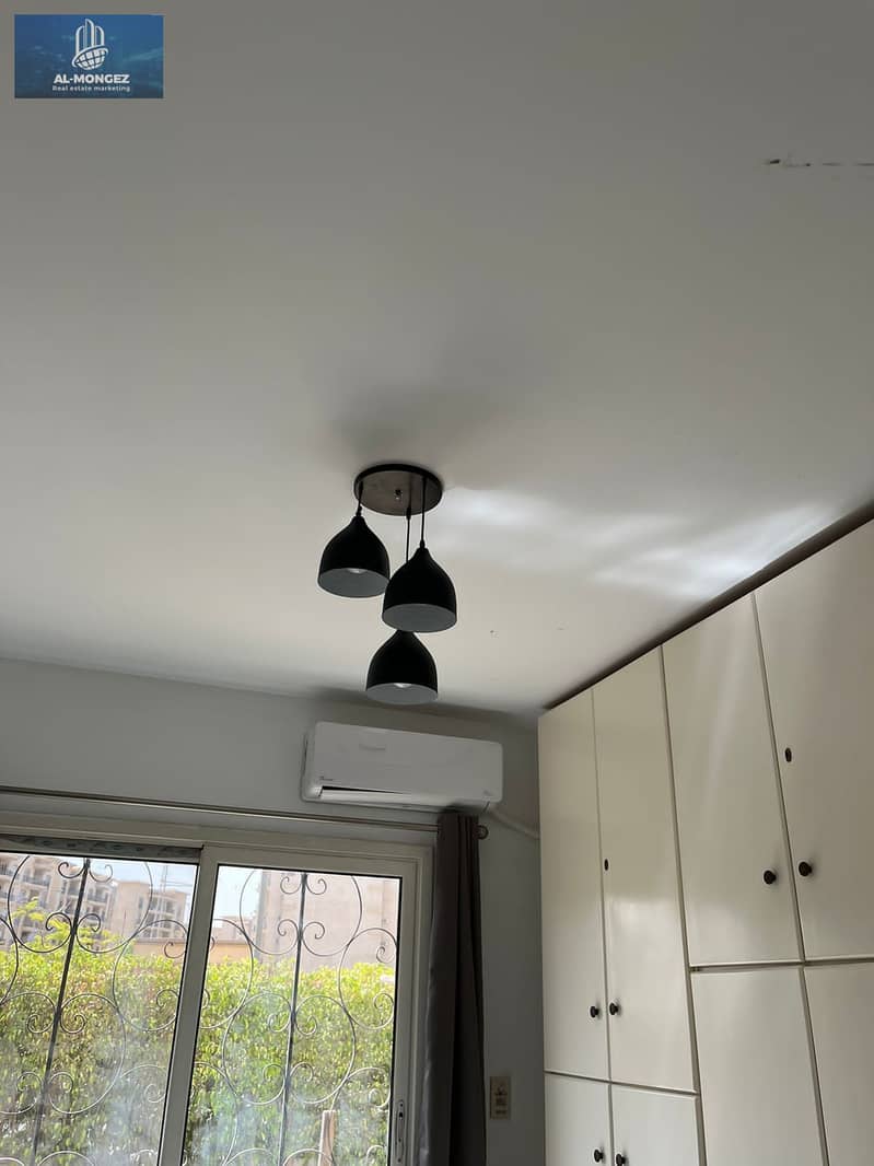 12 ce3b7d7a-e4f1-4b45-8dcc-f439eeb1def3. jpg