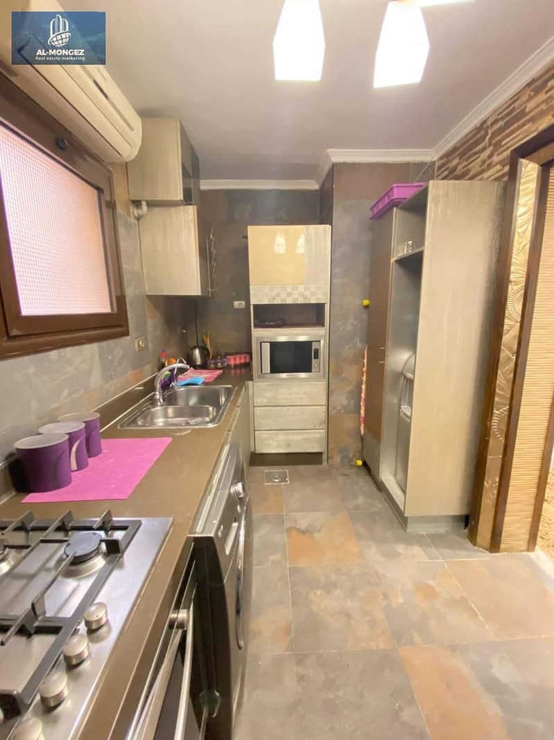 10 b50ff7e1-44c2-4961-bb58-7e0c9db3fa75. jpg