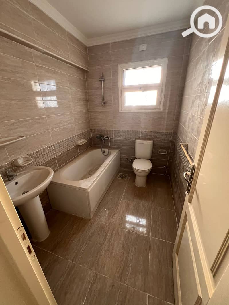 14 5da57840-530e-44d6-a475-61f50f8db66c. jpg